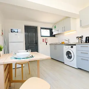 Appartement A62 - Cul De Sac In, Lagos